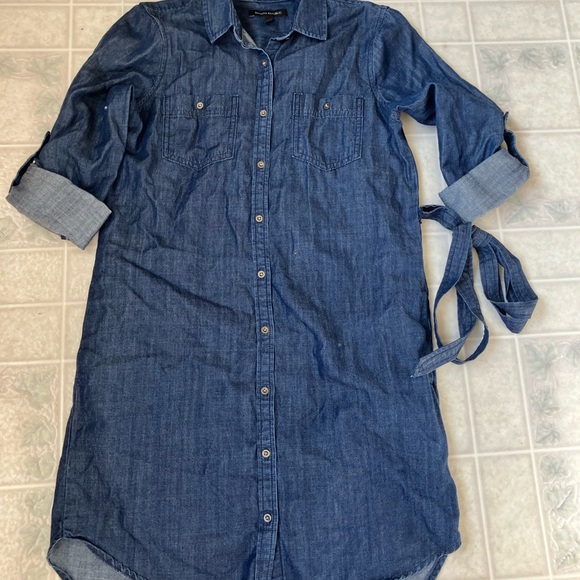 Banana Republic Chambray Button Front Dress Shirt Tail Hem - Picture 1 of 4